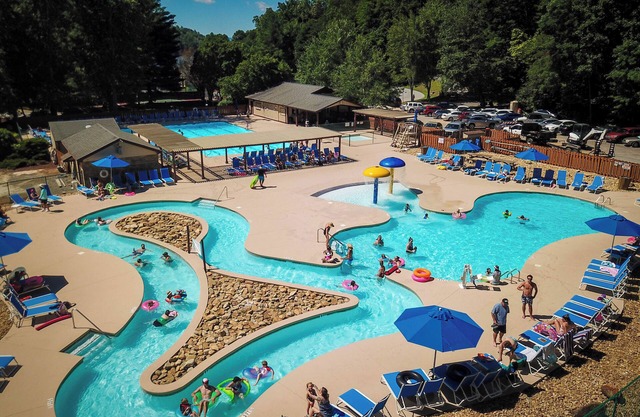 Nature Escape w/Resort Amenities, Sleeps 4