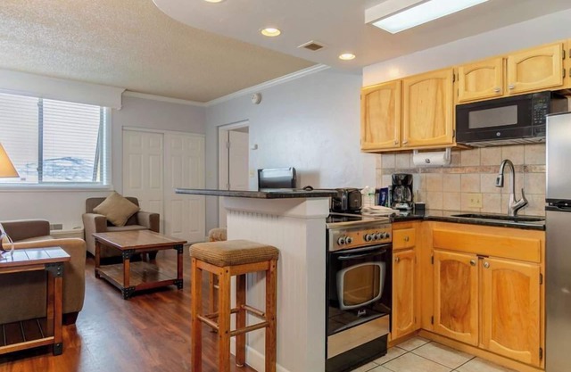 Nature Getaway! Relaxing Unit w/ Amazing View | Close to Downtown