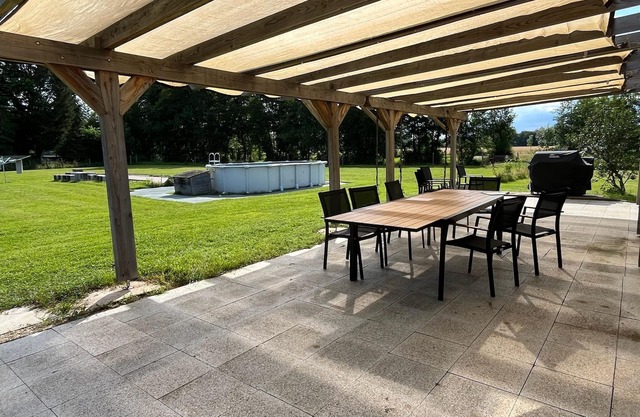 Nature gîte with cinema room and swimming pool - Ideal for families and groups of friends!