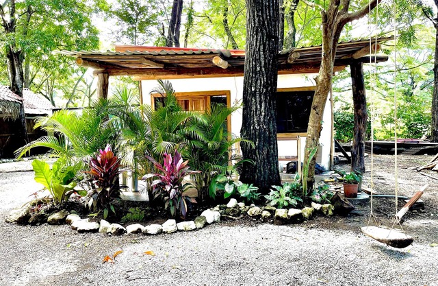 Nature Lovers Paradise w/ outdoor bath - 4 min walk from the beach!