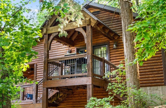 Nature meets convenience at this wooded Cabin!