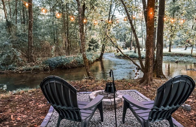 Nature's Cedar Creek Getaway