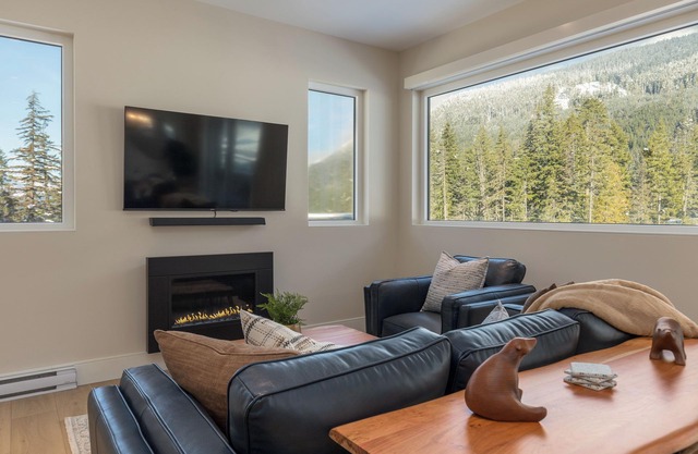❄︎Nature's Nook❄︎ | 2 BR Newly Built | Private Garage | WedgeWoods
