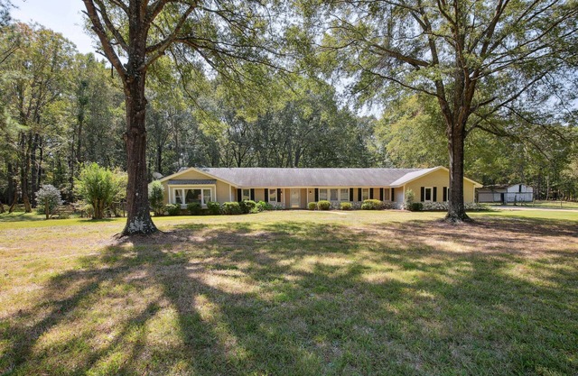 Nature’s Care: Home w/ Pond, 16 Mi to Memphis!
