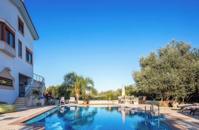 Villa de haute qualité avec piscine chauffée de 50 m² à seulement 4 km de La Canée et de la plage