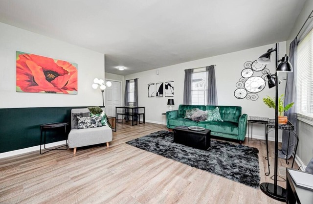 This house is a 2 bedroom(s), 1 bathrooms, located in Indianapolis, IN.