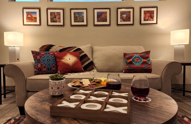 Navahouse w/ Game Room, sleeps 6, by Antelope Canyon