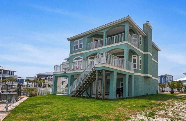 Navarre Beach Villa w/ Water Views Sleeps 12/ Kayaks + Bikes + OPTIONAL CARTS