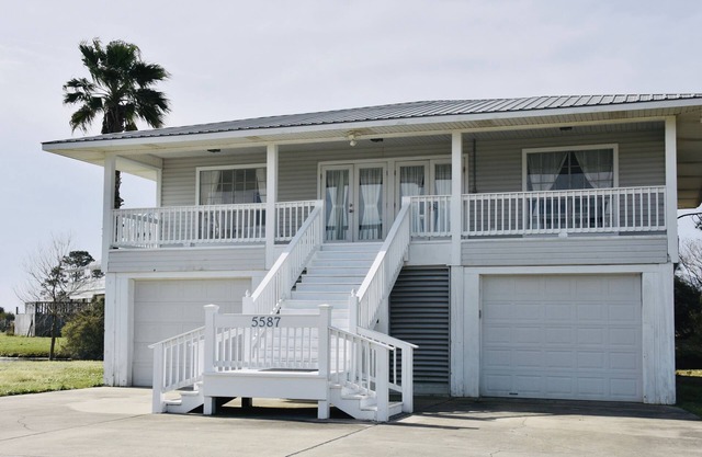 Chalet de bord de mer relaxant avec accès à la plage de la baie