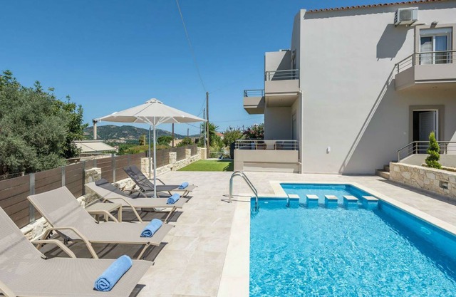 Villas Neaira | Villa privée de 3 chambres avec piscine