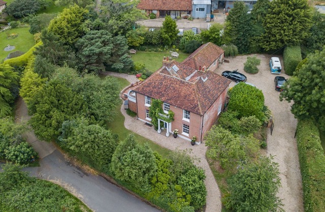 Neals Place - outdoor pool, large family house, city views