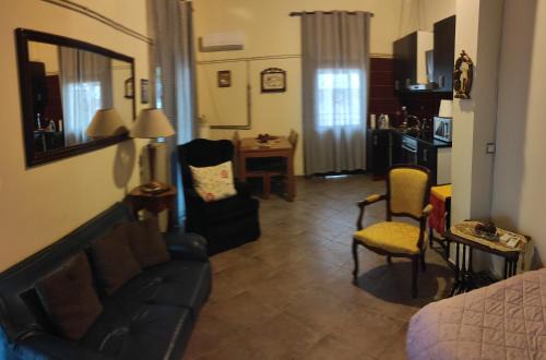 Near AirportAnd metropolitan Penelopi Cozy Home