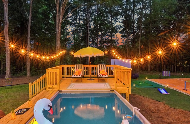 Near AtL, Pickleball, Golf, Pool, Karaoke, Tikibar, 1.25 Acre Private Retreat
