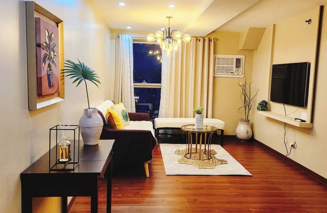 NEAR ATTRACTIONS 2BR 2BT PLUS ULTILITY RM WITH 2BEDS AND 1BT SHAW MANDALUYONG