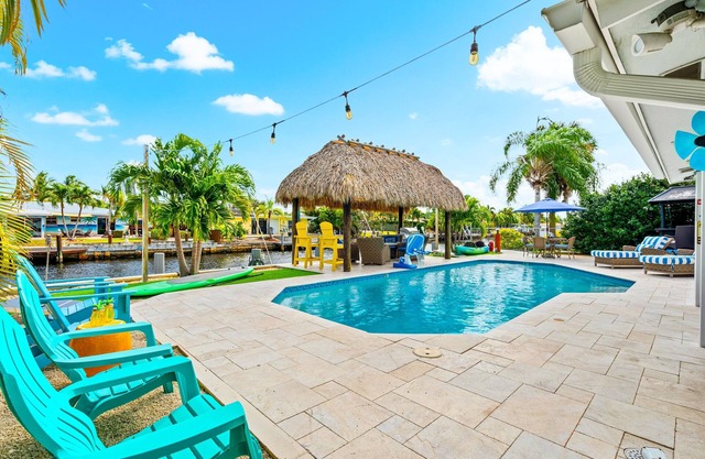 Near Beach/kayaks/HtdPool/Tiki/BBQ/Gameroom