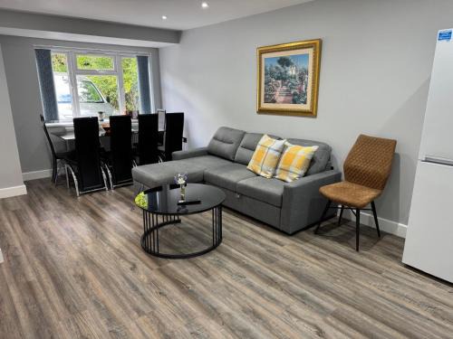 Near Birmingham - Stylish and Peaceful - Private Parking