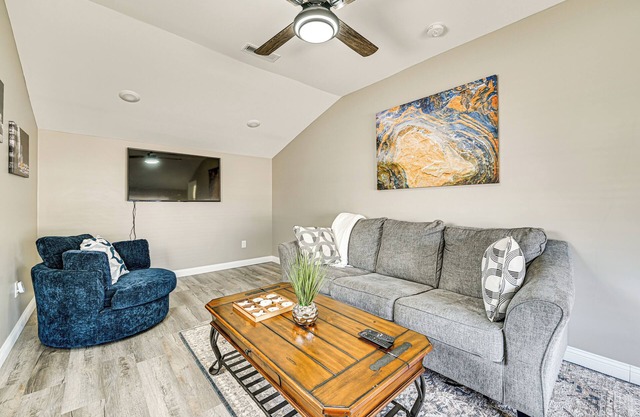 Near Bourbon Trail: Quiet Home w/ Deck