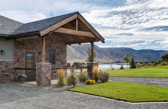 Près de Bozeman ~ Retraite rustique moderne ~ Maison de transport privée ~ Rivière Missouri