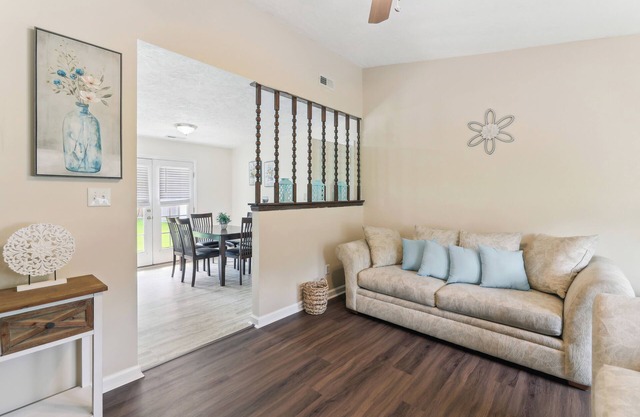 Quaint Jacksonville Getaway Near Camp Lejeune!