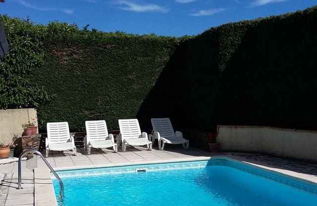 Proche Carcassonne villa de luxe avec piscine privée et grand jardin