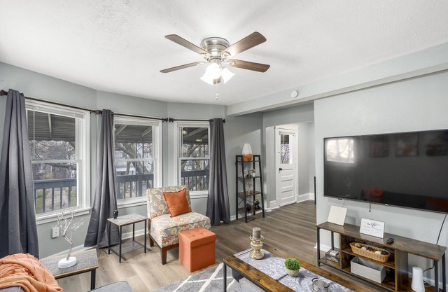 2nd flr apt; Clev Clinic approved; near UH & VA, Case Western and Little Italy