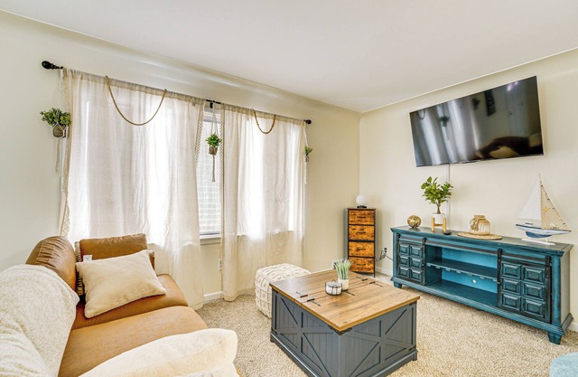 Near Detroit Metro Area: New Baltimore Home!