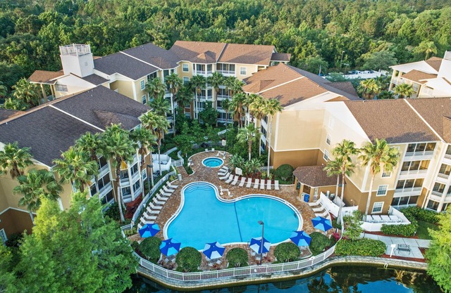 Près de Disney 2 BR Condo w / Mini Kitchen, Sleeper Sofa & Resort Pools