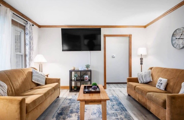 Near Downtown, Modern Interior - Chapel Hill Charm