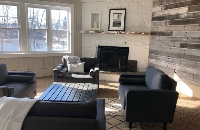 Près de Fontana, renouvelez votre esprit dans le Loft Angel! Charme, style cottage Apt.