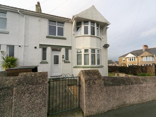 Near Holyhead Port & Newry Beach - 2 Pen Y Bryn Road, Holyhead