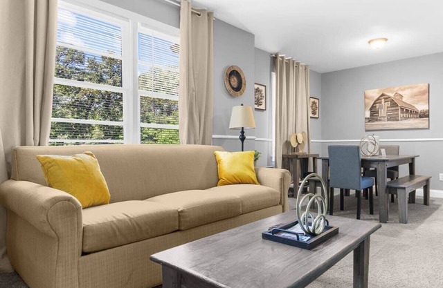 Near Hospital&Dining-Beds on Broadmoor- Both Units