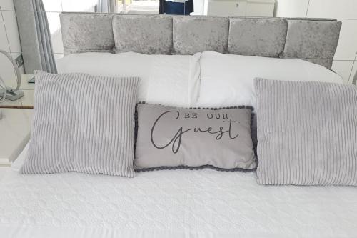 Near liverpool double bedroom hideaway