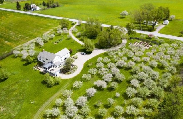 Vue à 360 ° sur la montagne depuis un verger biologique près de Middlebury, dans le Vermont
