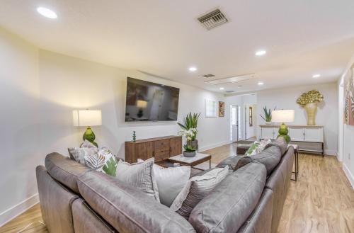 Near Parks, Golf and More Peaceful Apt in Clermont!
