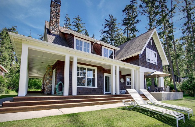 Maison de style Cape Cod avec bain à remous et près du port de Roche! (Westcott Bay Vista)