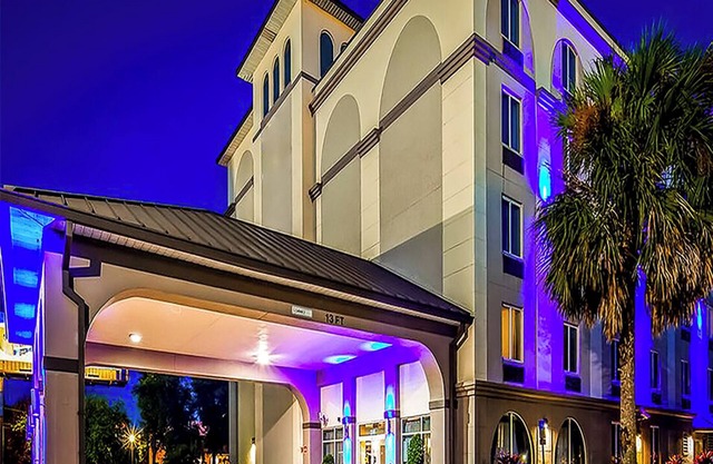 Near SeaWorld | Relaxing Couple Room with Outdoor Pool Access