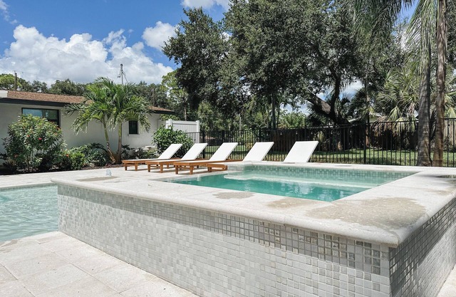 Near Siesta Key with Private Pickleball Court and Heated Saltwater Pool with Spa
