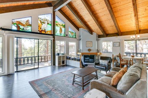 Near Skiing and Beach Access South Lake Tahoe Cabin