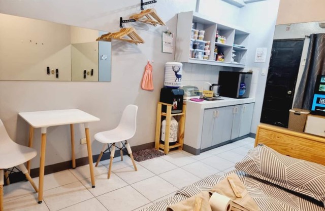 Near SM North and MRT/LRT - Perfect for roaming around Metro Manila!