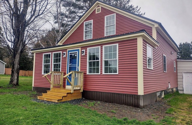 Near snowsled / ATV trail (ITS 88) Newly renovated home - Colby Siding, Maine