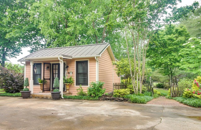 Near South Mountain State Park: Studio w/ Deck!