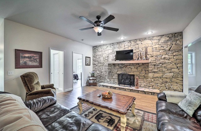 Near Sugar Mtn Resort: Banner Elk Haven w/ Views!