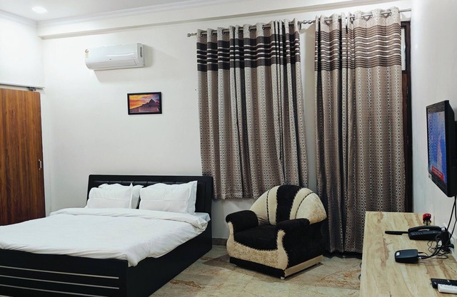 Best 2bhk Homestay in Gomti Nagar- Bayweaver Nests