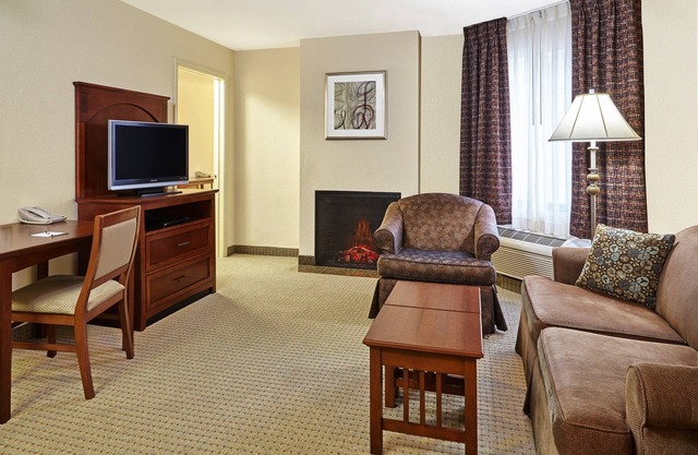 Cerca del aeropuerto | Desayuno gratis + piscina y jacuzzi