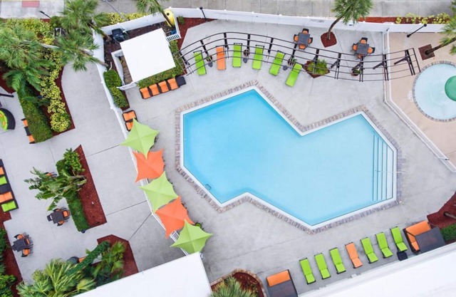 Near to Local Attractions! 2 Amazing Rooms w/ 2 Double Beds, Self-Parking, Pool