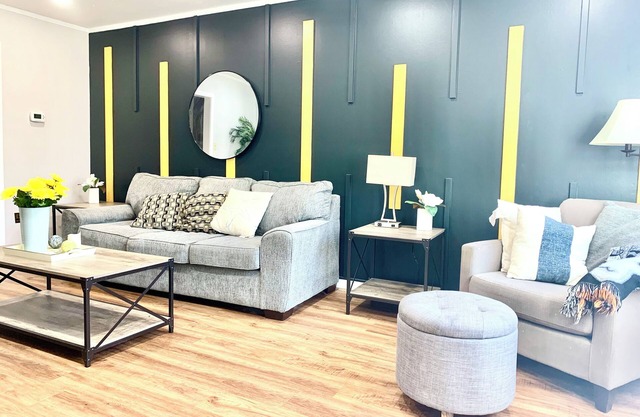East Memphis 3b. 2ba welcomes midterm stay & corporate housing, sleeps 8,