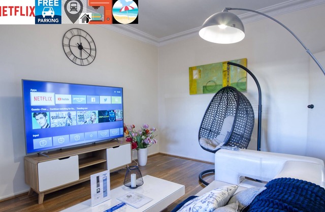 Wi-Fi, TV 4K Curve, Netflix, Train, Lit électrique, Parking, Train, Plage