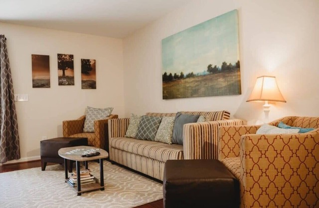 Near USC&Base w/Screened Porch - The Lucky Charm