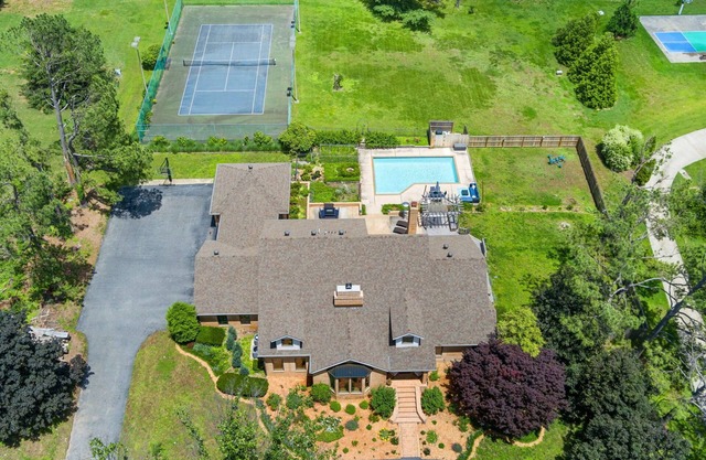Nearaway Estates - 5 Bedroom - Tennis Court - Pool