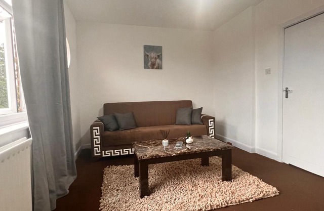 Neasden, Dollis Hill London Apartment near neasden temple